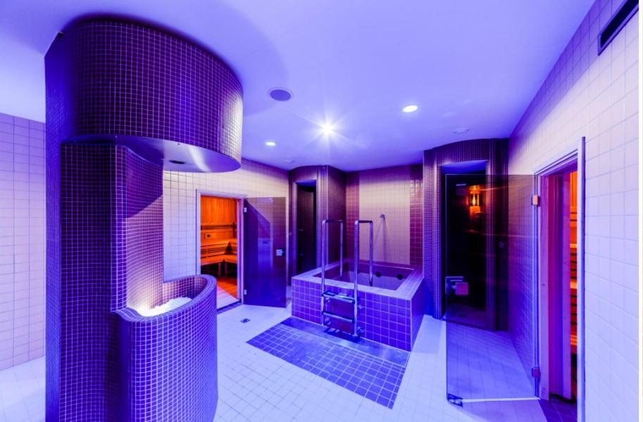 Live-inn Hotel-style 5 Apartments, 20 Mins To Centre, Gym, Reception, Free Parking, Lift, Roof Terrace & Game Apartament *