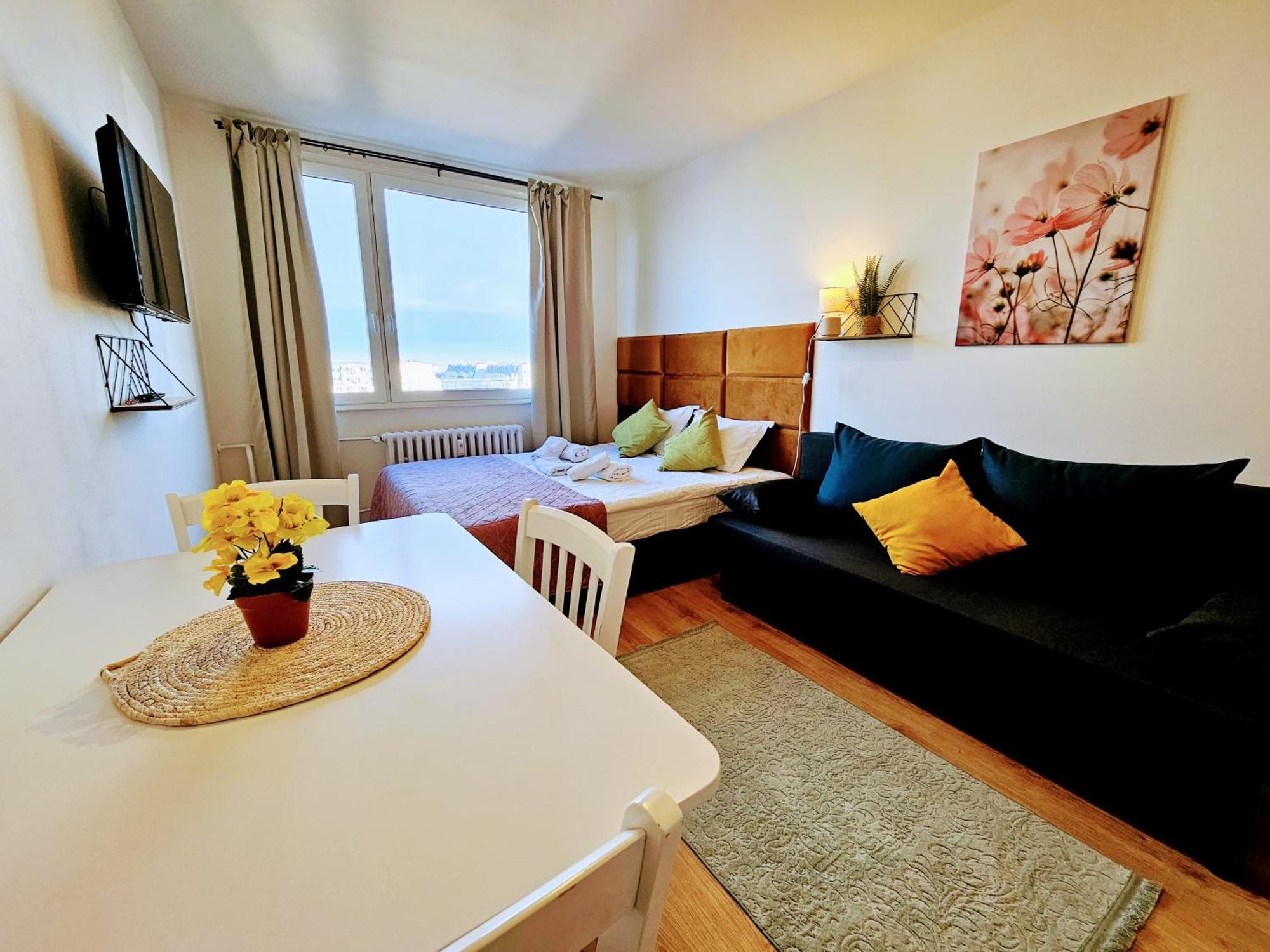 Apartmán Live-inn Hotel-style 5 Apartments, 20 Mins To Centre, Gym, Reception, Free Parking, Lift, Roof Terrace & Game Prague