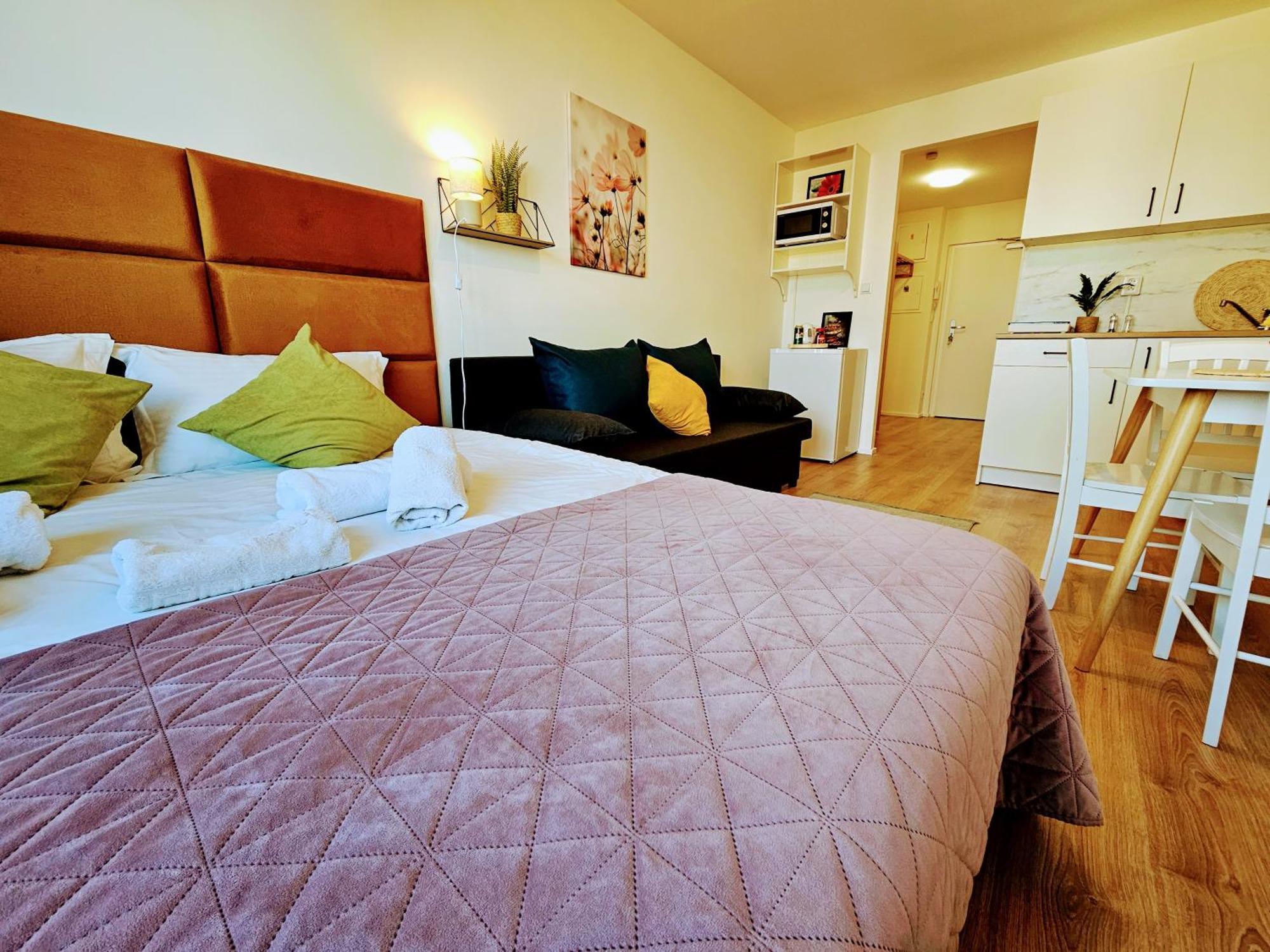 Apartmán Live-inn Hotel-style 5 Apartments, 20 Mins To Centre, Gym, Reception, Free Parking, Lift, Roof Terrace & Game Prague