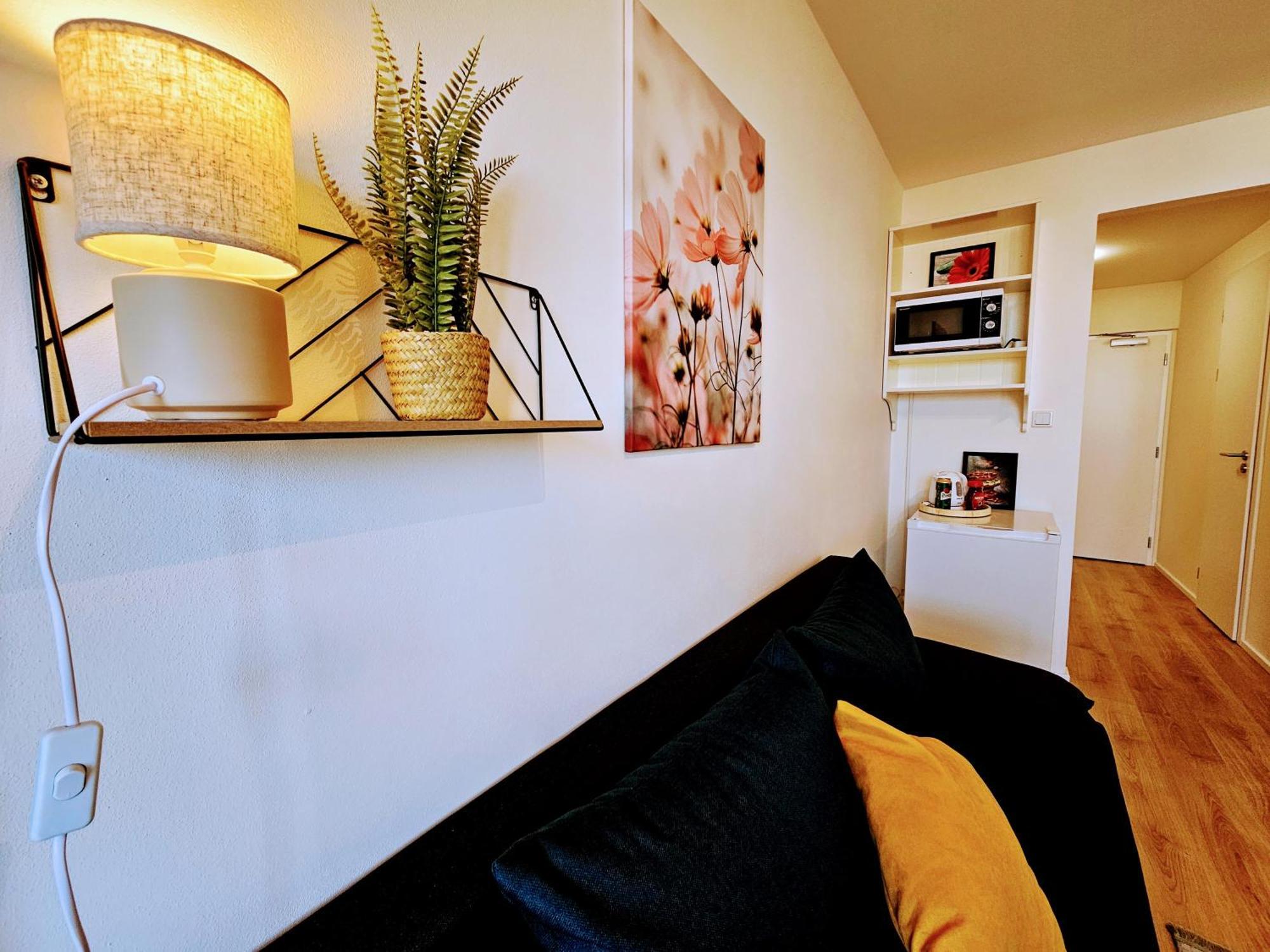 Live-inn Hotel-style 5 Apartments, 20 Mins To Centre, Gym, Reception, Free Parking, Lift, Roof Terrace & Game * Praga
