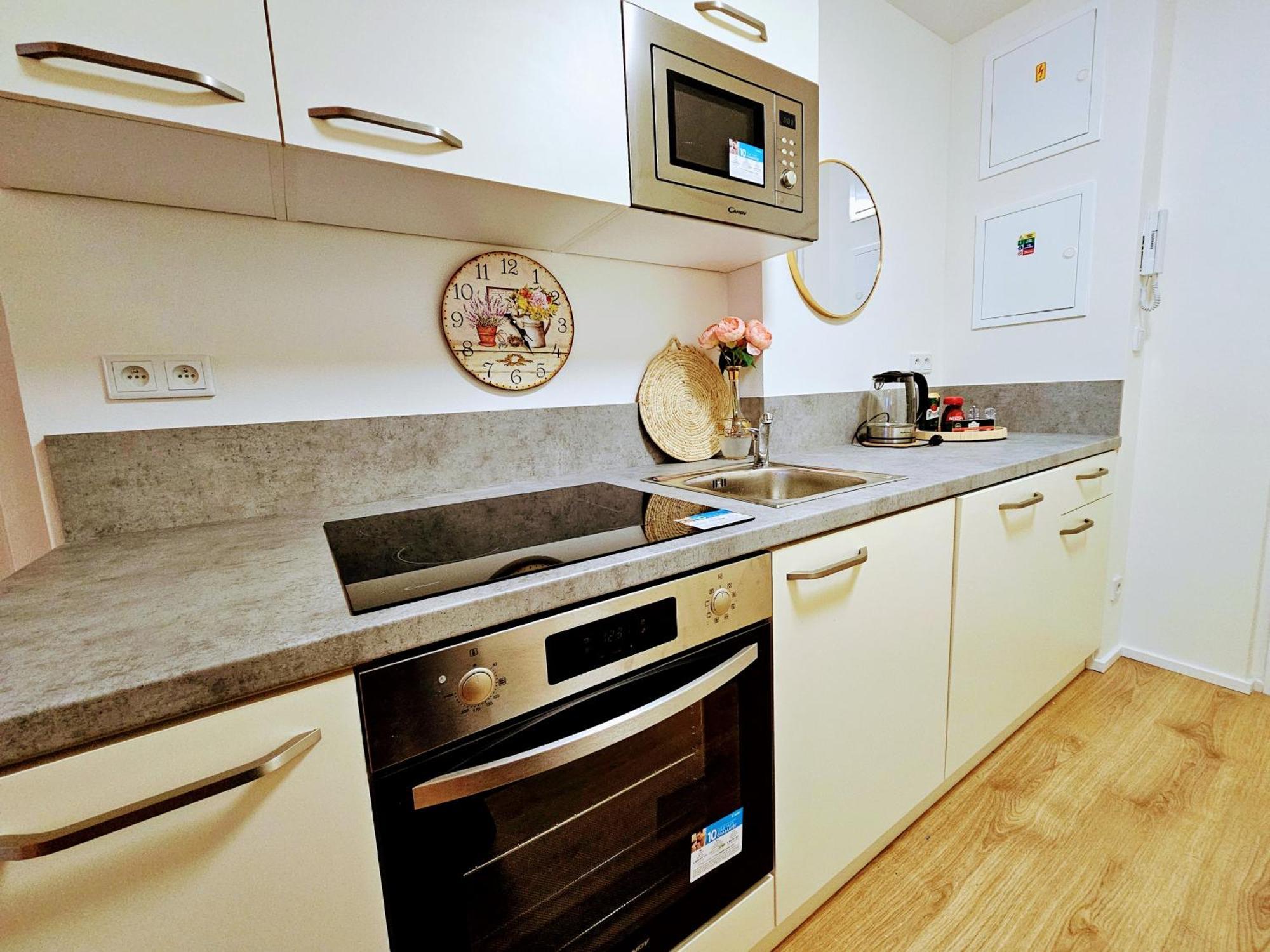 Live-inn Hotel-style 5 Apartments, 20 Mins To Centre, Gym, Reception, Free Parking, Lift, Roof Terrace & Game Apartmán