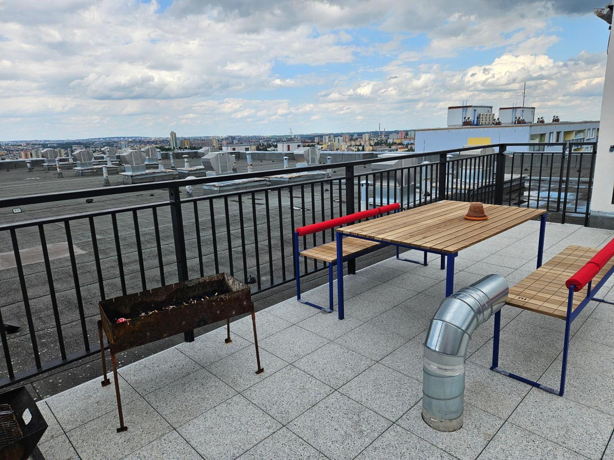 Live-inn Hotel-style 5 Apartments, 20 Mins To Centre, Gym, Reception, Free Parking, Lift, Roof Terrace & Game Apartmán